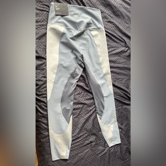 Niki women’s gray Dri-Fit One Legend Pant size large - Picture 2 of 5